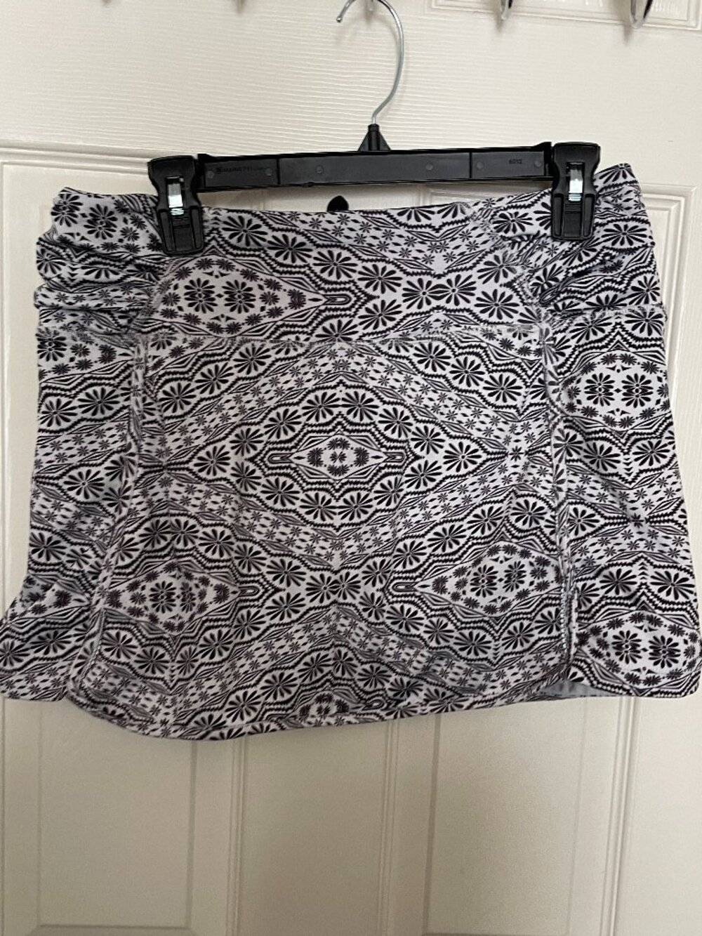 Athleta Black and White Patterned Skort